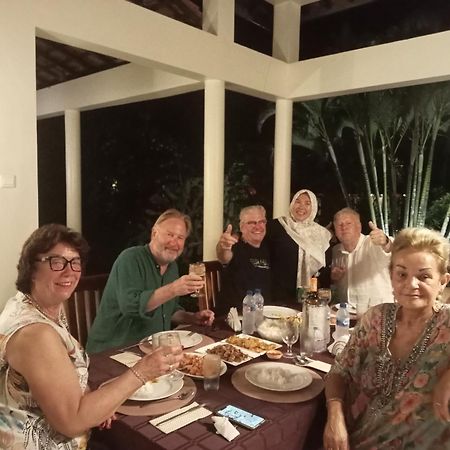 Guesthouse Rumah Senang Kalibaru Εξωτερικό φωτογραφία