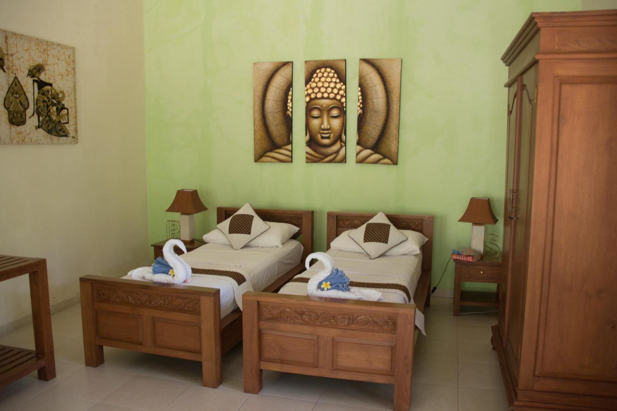Guesthouse Rumah Senang Kalibaru Εξωτερικό φωτογραφία