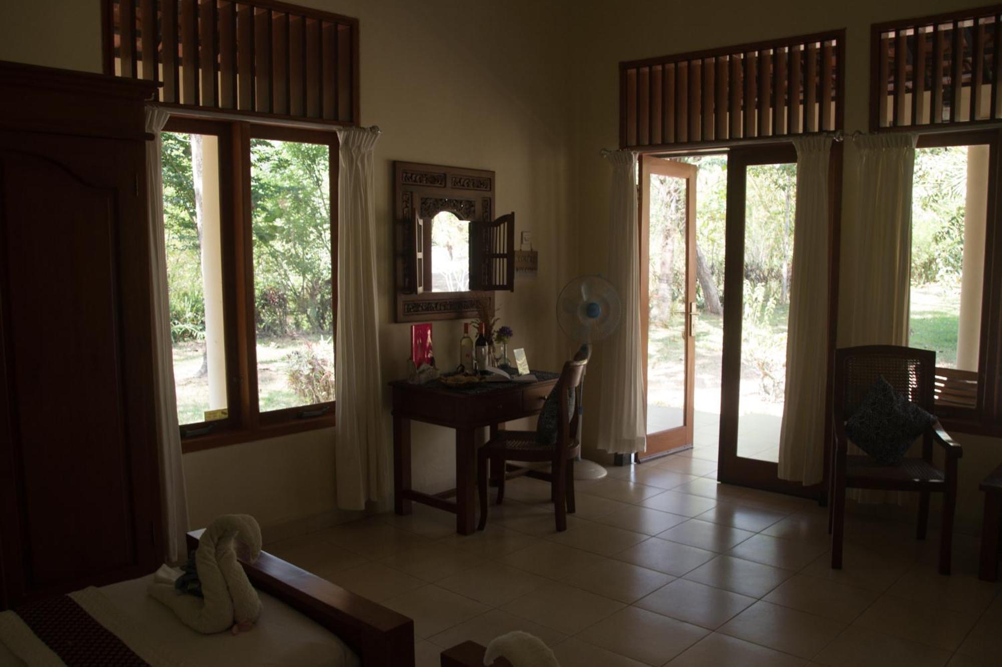 Guesthouse Rumah Senang Kalibaru Εξωτερικό φωτογραφία