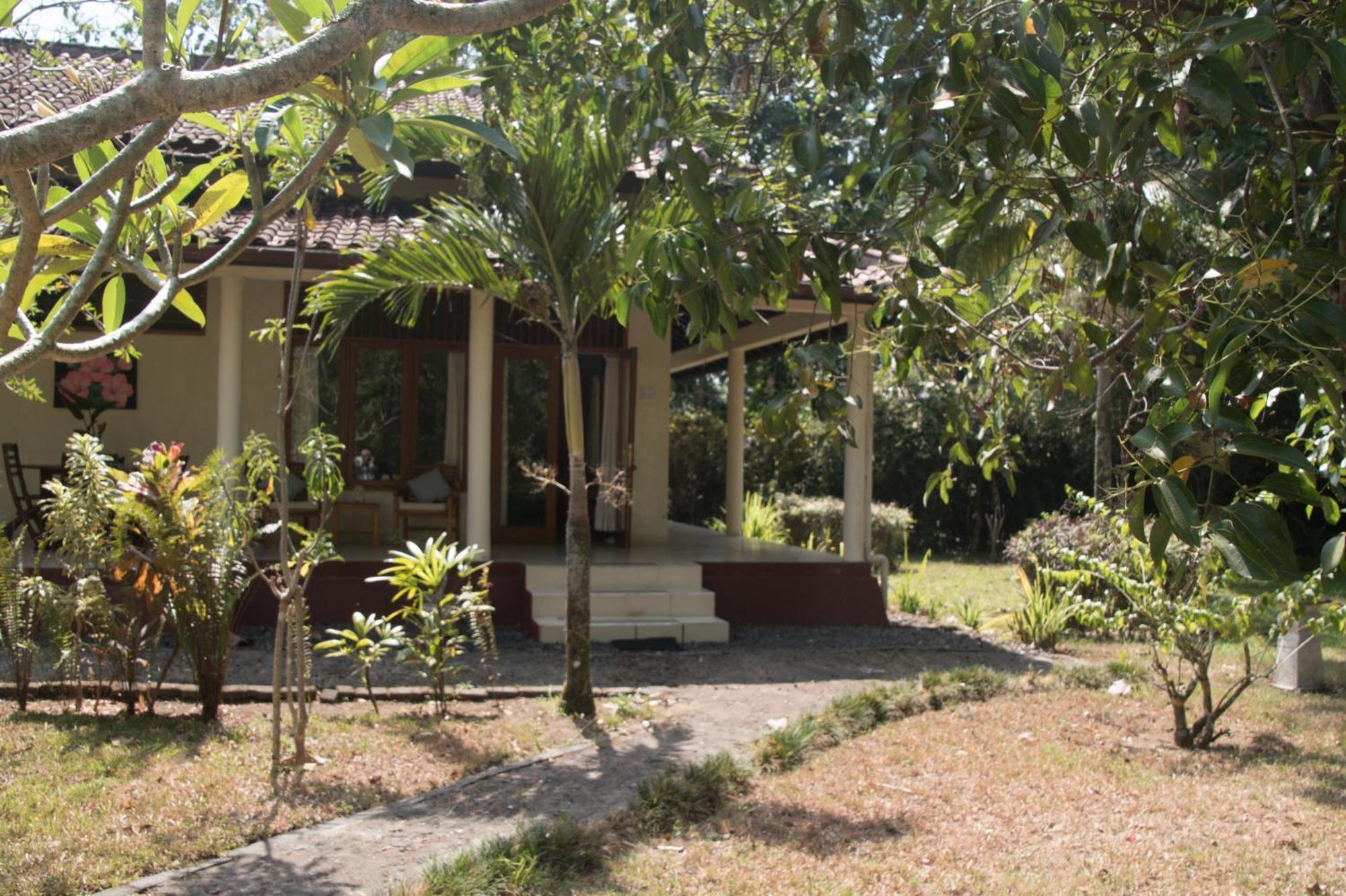 Guesthouse Rumah Senang Kalibaru Εξωτερικό φωτογραφία