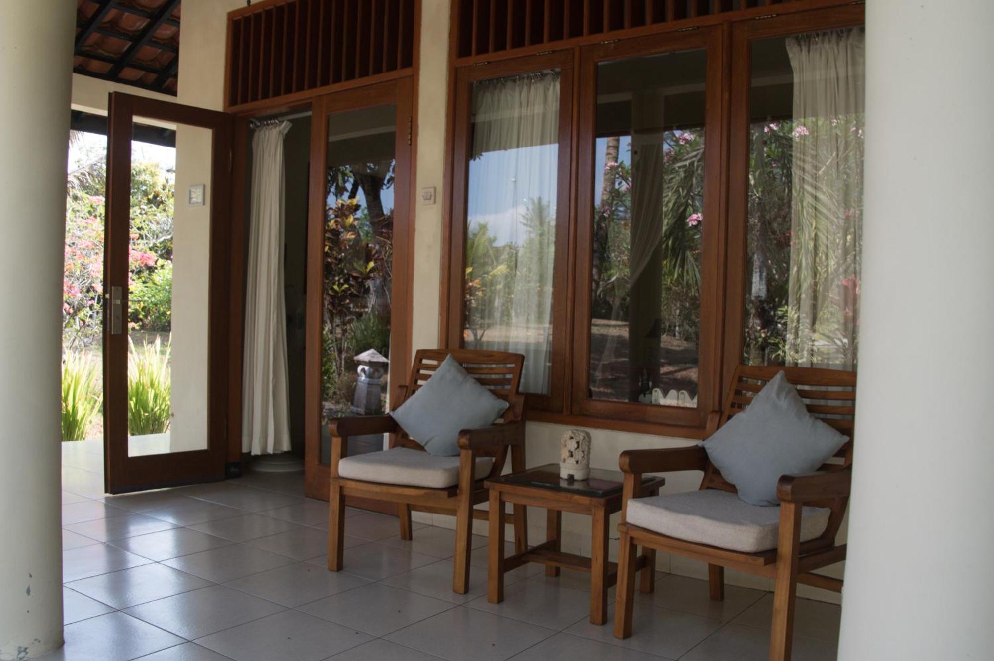 Guesthouse Rumah Senang Kalibaru Εξωτερικό φωτογραφία