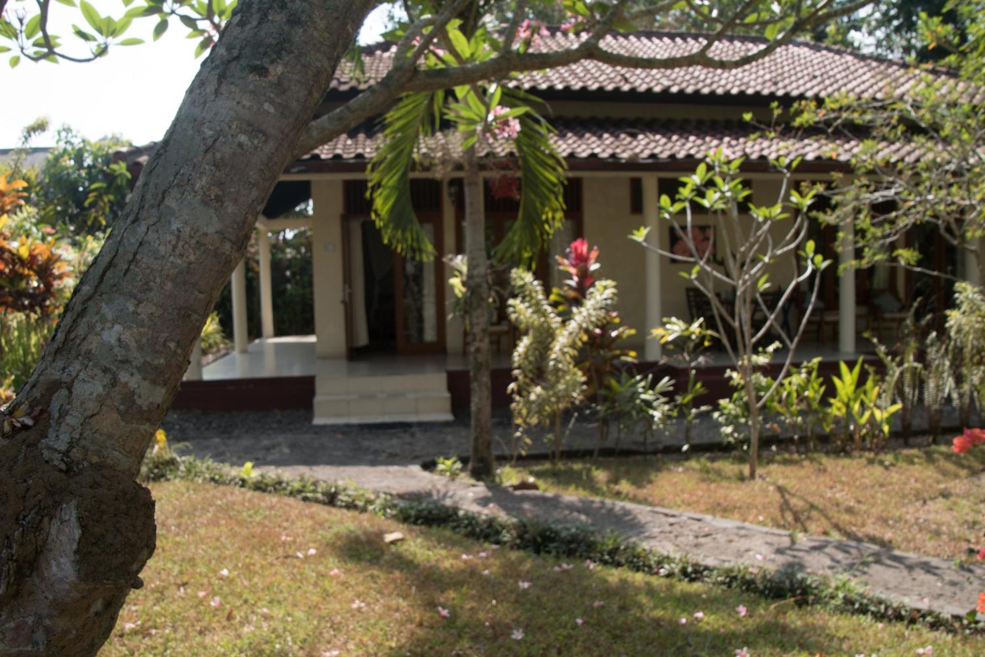 Guesthouse Rumah Senang Kalibaru Εξωτερικό φωτογραφία