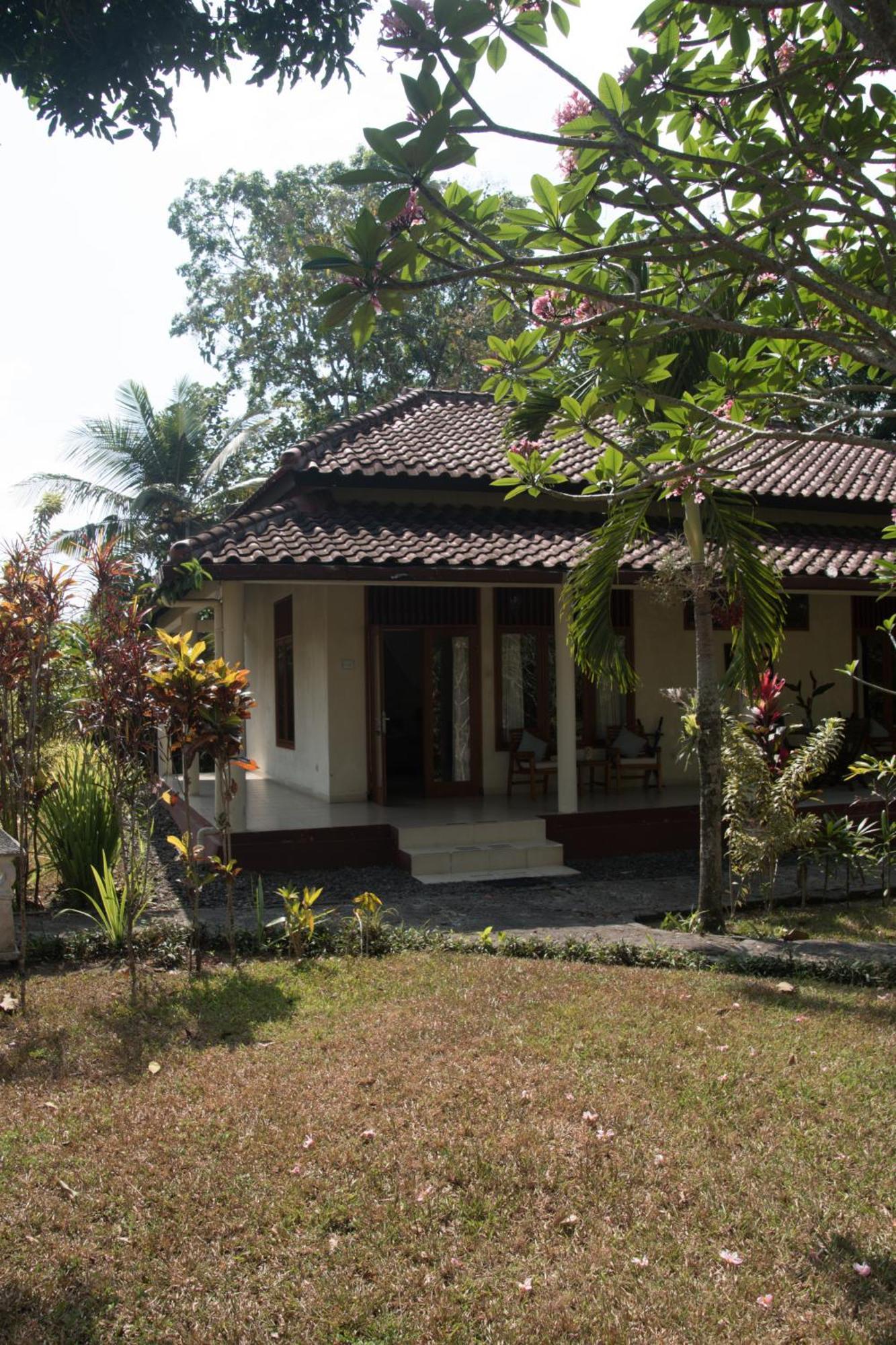 Guesthouse Rumah Senang Kalibaru Εξωτερικό φωτογραφία