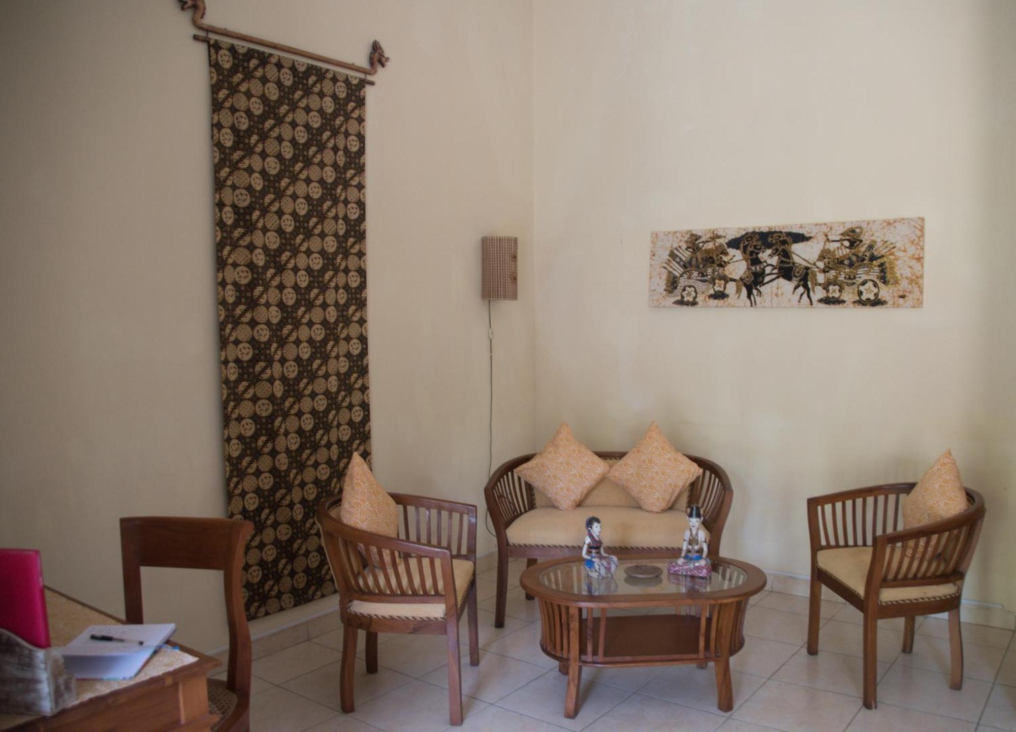 Guesthouse Rumah Senang Kalibaru Εξωτερικό φωτογραφία