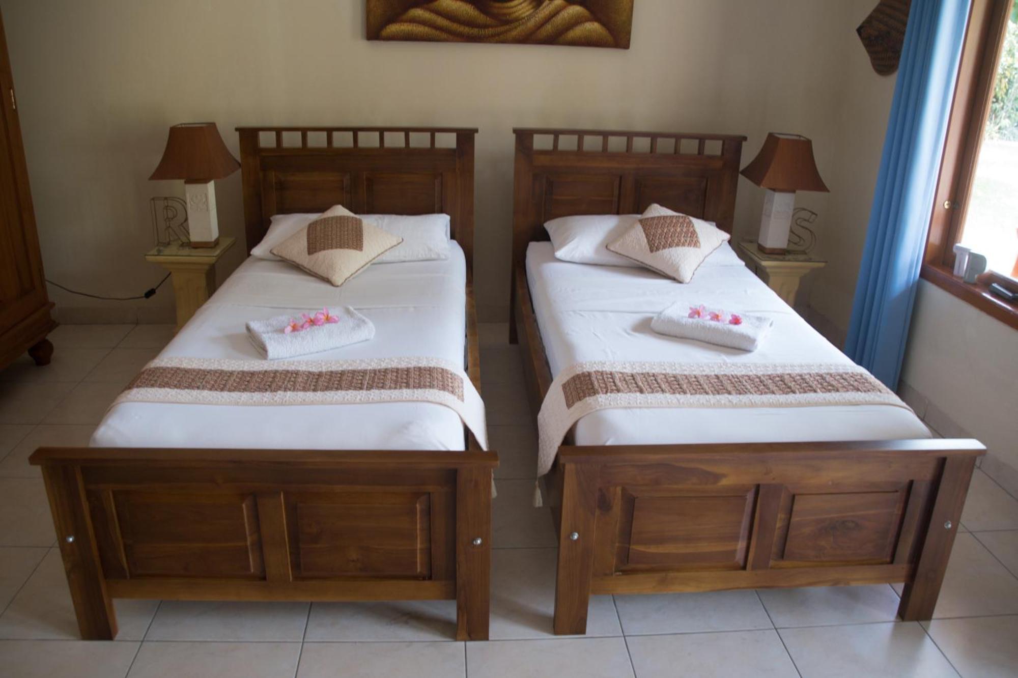 Guesthouse Rumah Senang Kalibaru Εξωτερικό φωτογραφία