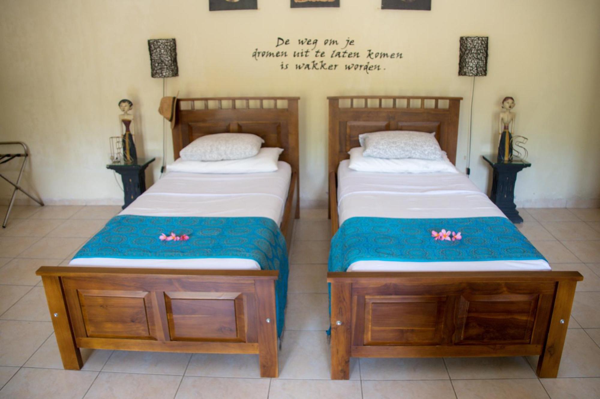 Guesthouse Rumah Senang Kalibaru Εξωτερικό φωτογραφία