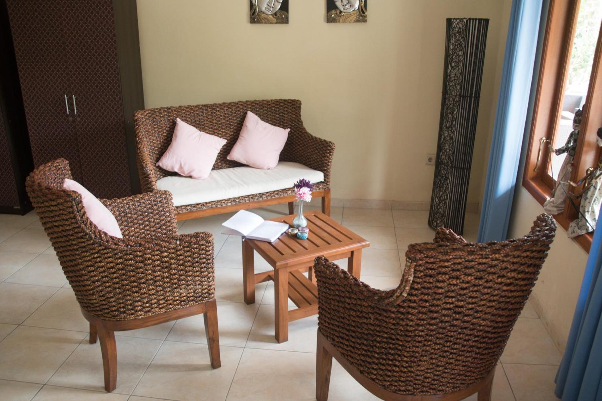 Guesthouse Rumah Senang Kalibaru Εξωτερικό φωτογραφία