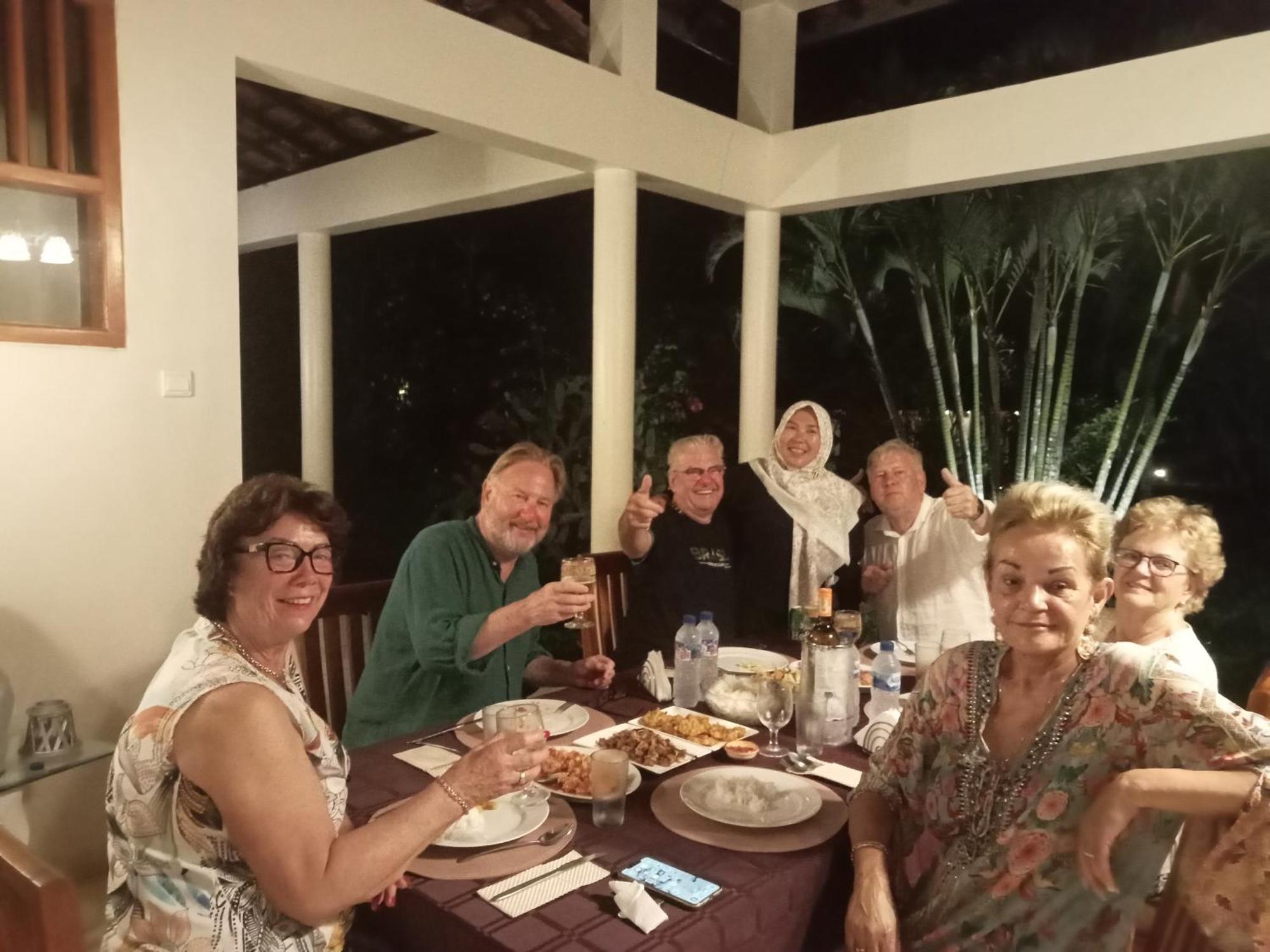 Guesthouse Rumah Senang Kalibaru Εξωτερικό φωτογραφία