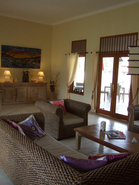 Guesthouse Rumah Senang Kalibaru Εξωτερικό φωτογραφία