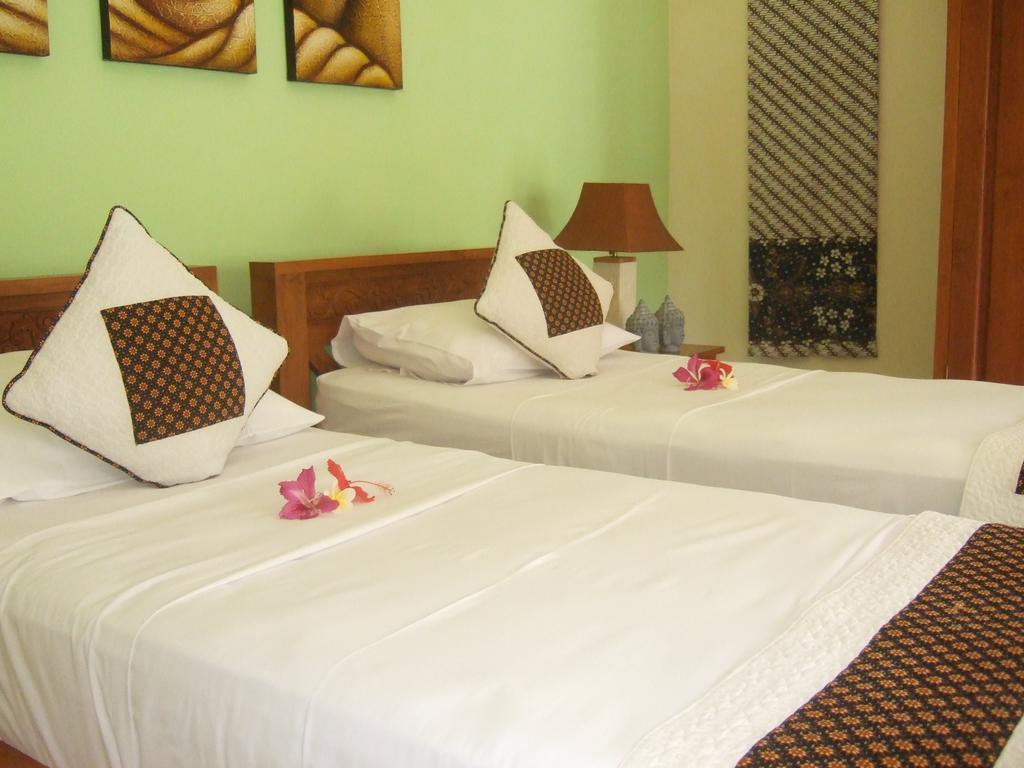 Guesthouse Rumah Senang Kalibaru Εξωτερικό φωτογραφία