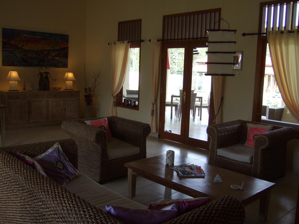 Guesthouse Rumah Senang Kalibaru Εξωτερικό φωτογραφία