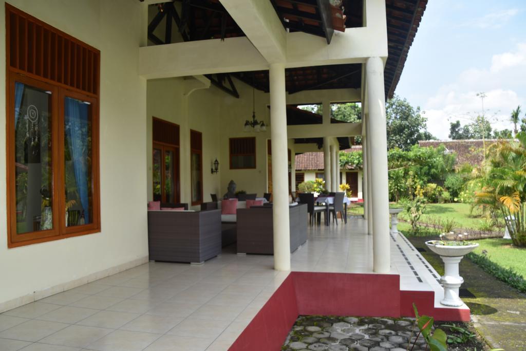 Guesthouse Rumah Senang Kalibaru Εξωτερικό φωτογραφία