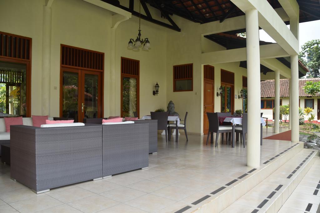 Guesthouse Rumah Senang Kalibaru Εξωτερικό φωτογραφία