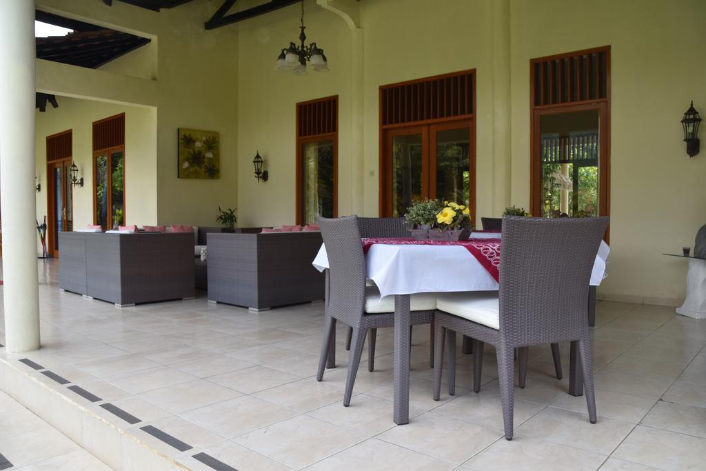 Guesthouse Rumah Senang Kalibaru Εξωτερικό φωτογραφία