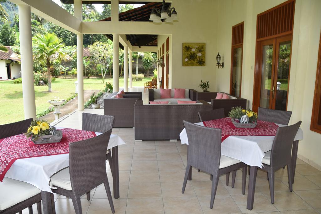Guesthouse Rumah Senang Kalibaru Εξωτερικό φωτογραφία